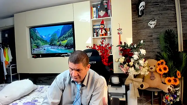 Snapshot of SpartacusDaddy48 chatting on 05/18/26, 04:07 SpartacusDaddy48 online show from 05/18/26, 04:07