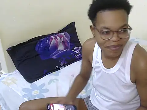 Snapshot of Miss-Hennessy chatting on 10/21/25, 08:20 Miss-Hennessy online show from 10/21/25, 08:20