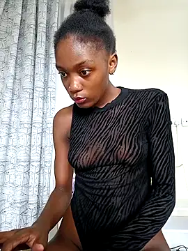 Miss-Hennessy online show from 03/19/26, 12:09