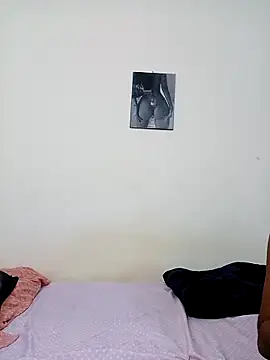 Miss-Hennessy online show from 04/15/26, 10:43