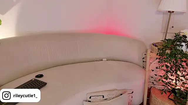 Cutie Riley online show from 05/19/26, 04:02