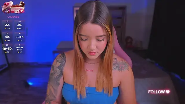 Snapshot of lunaarose chatting on 10/01/25, 04:18 lunaarose online show from 10/01/25, 04:18