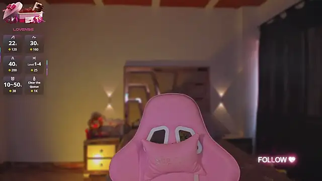 Snapshot of lunaarose chatting on 11/04/25, 04:28 lunaarose online show from 11/04/25, 04:28