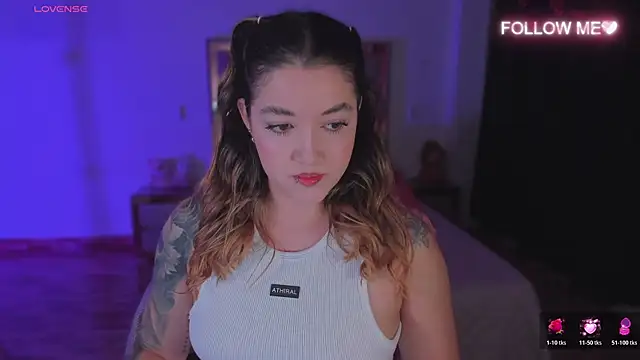 Snapshot of lunaarose chatting on 11/26/25, 03:40 lunaarose online show from 11/26/25, 03:40