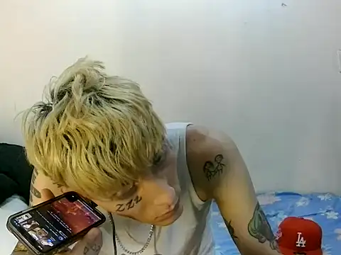 Snapshot of KinkyLatinCock chatting on 09/21/25, 05:36 KinkyLatinCock online show from 09/21/25, 05:36