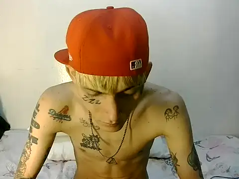 Snapshot of KinkyLatinCock chatting on 09/25/25, 05:27 KinkyLatinCock online show from 09/25/25, 05:27