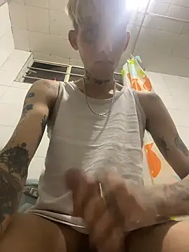 Snapshot of KinkyLatinCock chatting on 10/28/25, 01:58 KinkyLatinCock online show from 10/28/25, 01:58