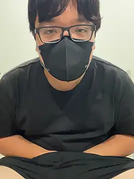 Snapshot of I_SHO0106 chatting on 10/13/25, 10:04 I SHO0106 online show from 10/13/25, 10:04