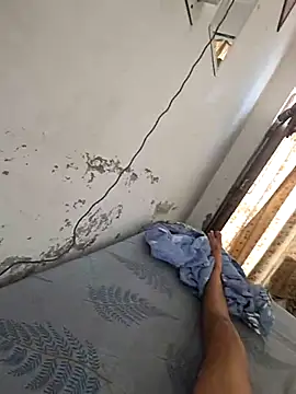 Snapshot of desir3dlund chatting on 09/28/25, 07:47 desir3dlund online show from 09/28/25, 07:47