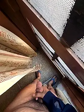 Snapshot of desir3dlund chatting on 12/14/25, 09:58 desir3dlund online show from 12/14/25, 09:58