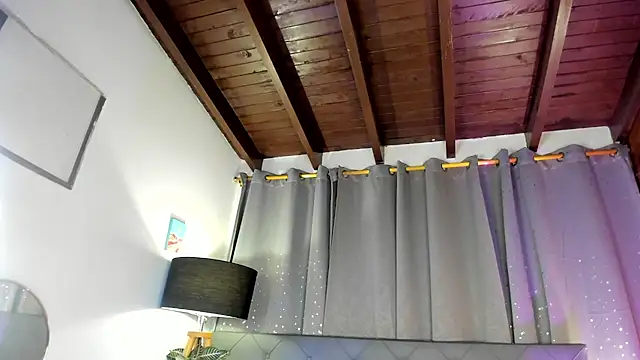 Snapshot of EmaaaBrown_ chatting on 09/21/25, 05:20 EmaaaBrown  online show from 09/21/25, 05:20