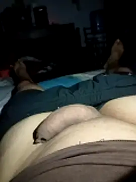 Snapshot of erfren chatting on 12/22/25, 03:47 erfren online show from 12/22/25, 03:47