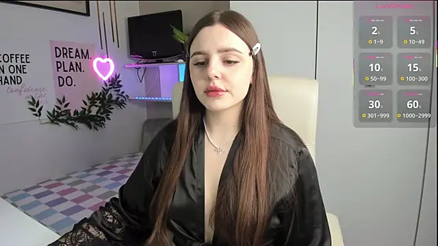 LiaWoow online show from 10/13/25, 01:44