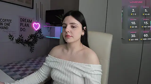 LiaWoow online show from 11/25/25, 07:41