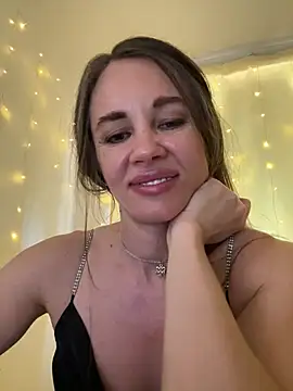 Snapshot of LucieMack chatting on 06/15/26, 12:51 LucieMack online show from 06/15/26, 12:51