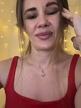 Snapshot of LucieMack chatting on 07/12/26, 05:04 LucieMack online show from 07/12/26, 05:04