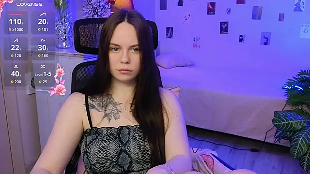 Snapshot of Alice_Moondark chatting on 02/09/26, 08:24 Alice Moondark online show from 02/09/26, 08:24