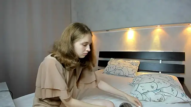 Snapshot of Camilla_Kelly chatting on 09/20/25, 12:22 Camilla Kelly online show from 09/20/25, 12:22