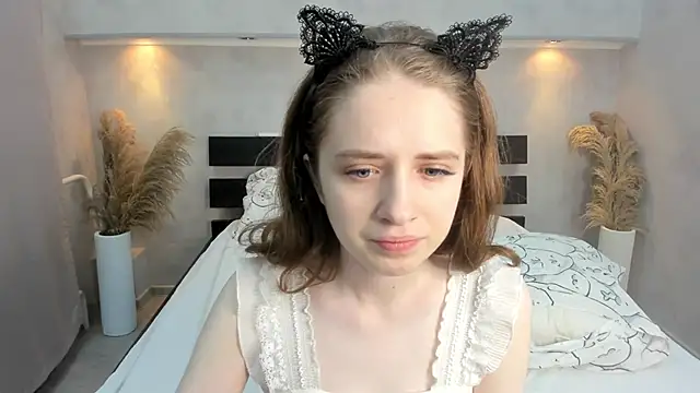 Snapshot of Camilla_Kelly chatting on 10/16/25, 01:06 Camilla Kelly online show from 10/16/25, 01:06