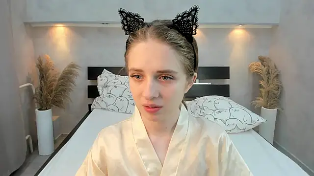 Snapshot of Camilla_Kelly chatting on 10/20/25, 01:06 Camilla Kelly online show from 10/20/25, 01:06