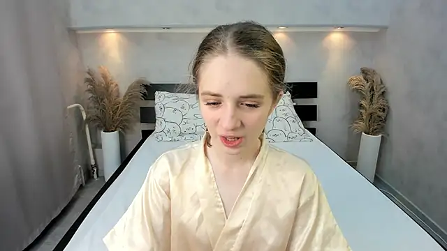 Camilla Kelly online show from 10/22/25, 01:17