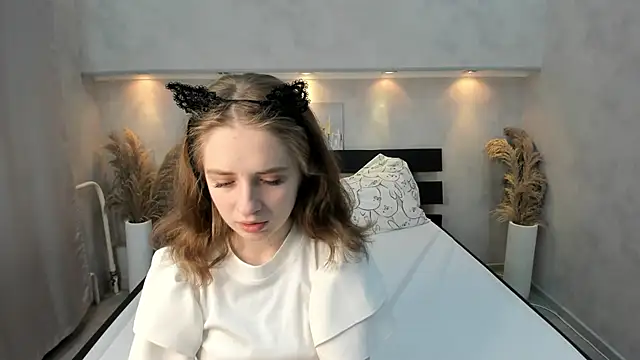 Camilla Kelly online show from 10/23/25, 01:27