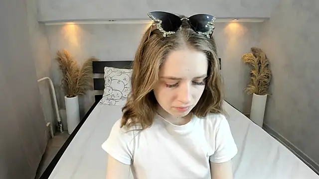 Snapshot of Camilla_Kelly chatting on 10/24/25, 01:24 Camilla Kelly online show from 10/24/25, 01:24