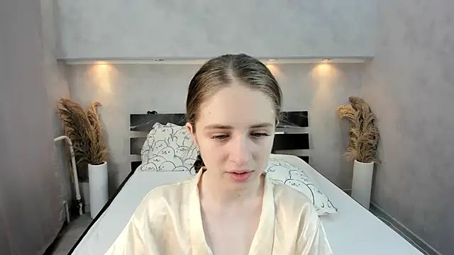 Snapshot of Camilla_Kelly chatting on 10/31/25, 01:06 Camilla Kelly online show from 10/31/25, 01:06