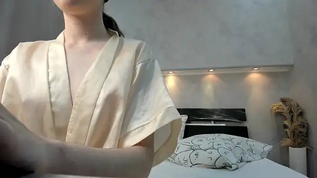 Snapshot of Camilla_Kelly chatting on 11/03/25, 01:08 Camilla Kelly online show from 11/03/25, 01:08