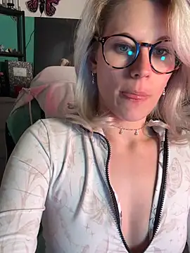 Snapshot of TheRealJessyLey chatting on 05/12/26, 05:54 TheRealJessyLey online show from 05/12/26, 05:54