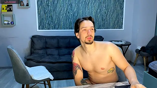 VelvetMiley online show from 05/18/26, 04:57