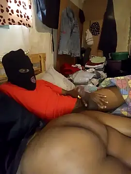 Snapshot of SuperheroDck chatting on 09/21/25, 12:40 SuperheroDck online show from 09/21/25, 12:40