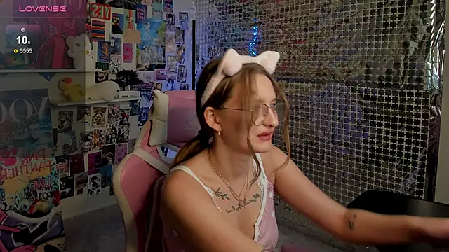 Maryyy May online show from 09/15/25, 04:40