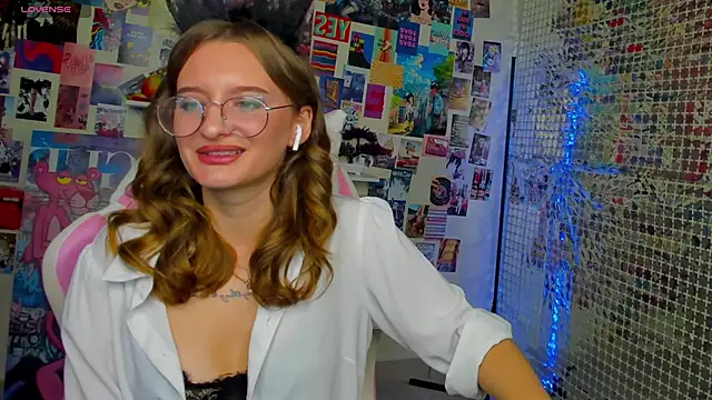 Maryyy May online show from 09/30/25, 04:34