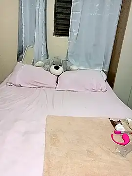 Snapshot of indiazinhabella27 chatting on 09/19/25, 03:45 indiazinhabella27 online show from 09/19/25, 03:45