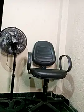 Snapshot of indiazinhabella27 chatting on 10/01/25, 04:40 indiazinhabella27 online show from 10/01/25, 04:40