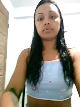 Snapshot of indiazinhabella27 chatting on 10/26/25, 10:04 indiazinhabella27 online show from 10/26/25, 10:04