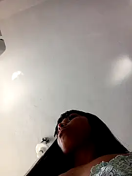 Snapshot of indiazinhabella27 chatting on 12/01/25, 05:18 indiazinhabella27 online show from 12/01/25, 05:18