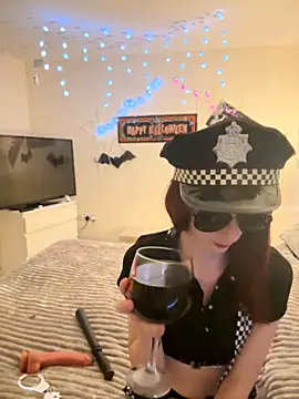 Snapshot of NaughtyLittleLouise chatting on 10/24/25, 10:17 NaughtyLittleLouise online show from 10/24/25, 10:17