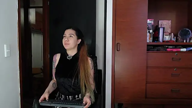 Snapshot of karlamoon23 chatting on 09/22/25, 10:34 karlamoon23 online show from 09/22/25, 10:34