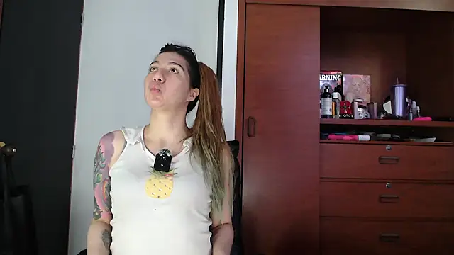 Snapshot of karlamoon23 chatting on 09/25/25, 09:18 karlamoon23 online show from 09/25/25, 09:18