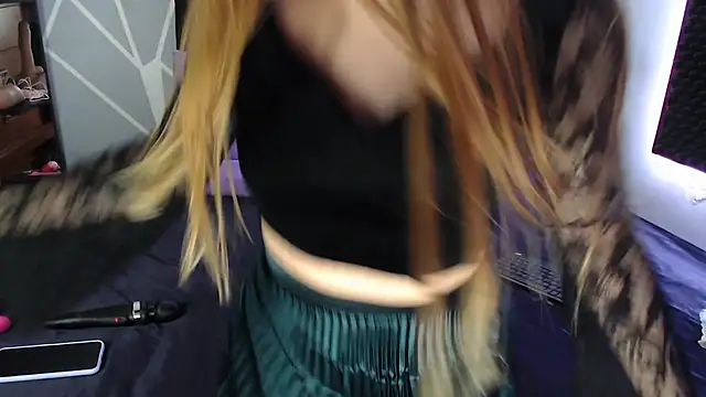 Snapshot of karlamoon23 chatting on 09/28/25, 08:47 karlamoon23 online show from 09/28/25, 08:47