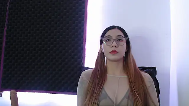 Snapshot of karlamoon23 chatting on 10/16/25, 11:28 karlamoon23 online show from 10/16/25, 11:28