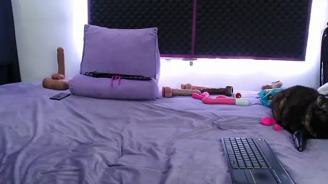 Snapshot of karlamoon23 chatting on 10/25/25, 01:07 karlamoon23 online show from 10/25/25, 01:07