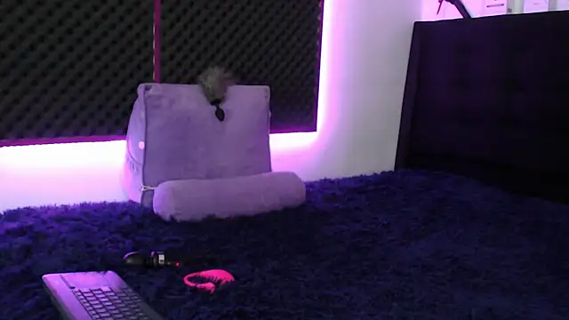 Snapshot of karlamoon23 chatting on 11/29/25, 08:56 karlamoon23 online show from 11/29/25, 08:56