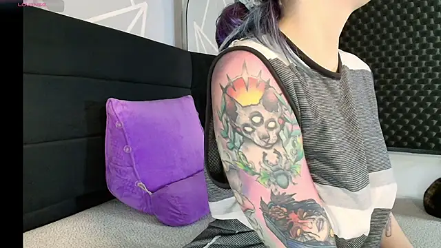 karlamoon23 online show from 02/28/26, 08:54