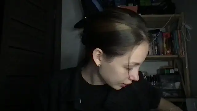 Yuna5343 online show from 10/30/25, 08:09