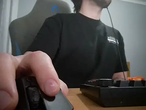 Snapshot of Maxxcock699_ chatting on 10/11/25, 06:17 Maxxcock699 online show from 10/11/25, 06:17