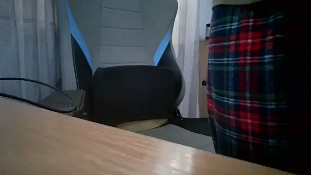 Snapshot of Maxxcock699_ chatting on 04/04/26, 05:43 Maxxcock699 online show from 04/04/26, 05:43