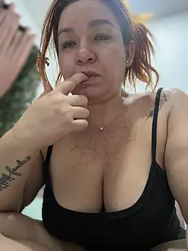 Snapshot of Bigass_curvy chatting on 10/31/25, 02:45 Bigass curvy online show from 10/31/25, 02:45